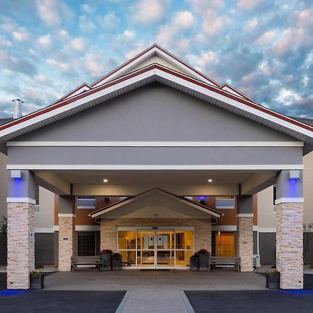 Holiday Inn Express Hotel & Suites Brattleboro By Ihg Екстериор снимка
