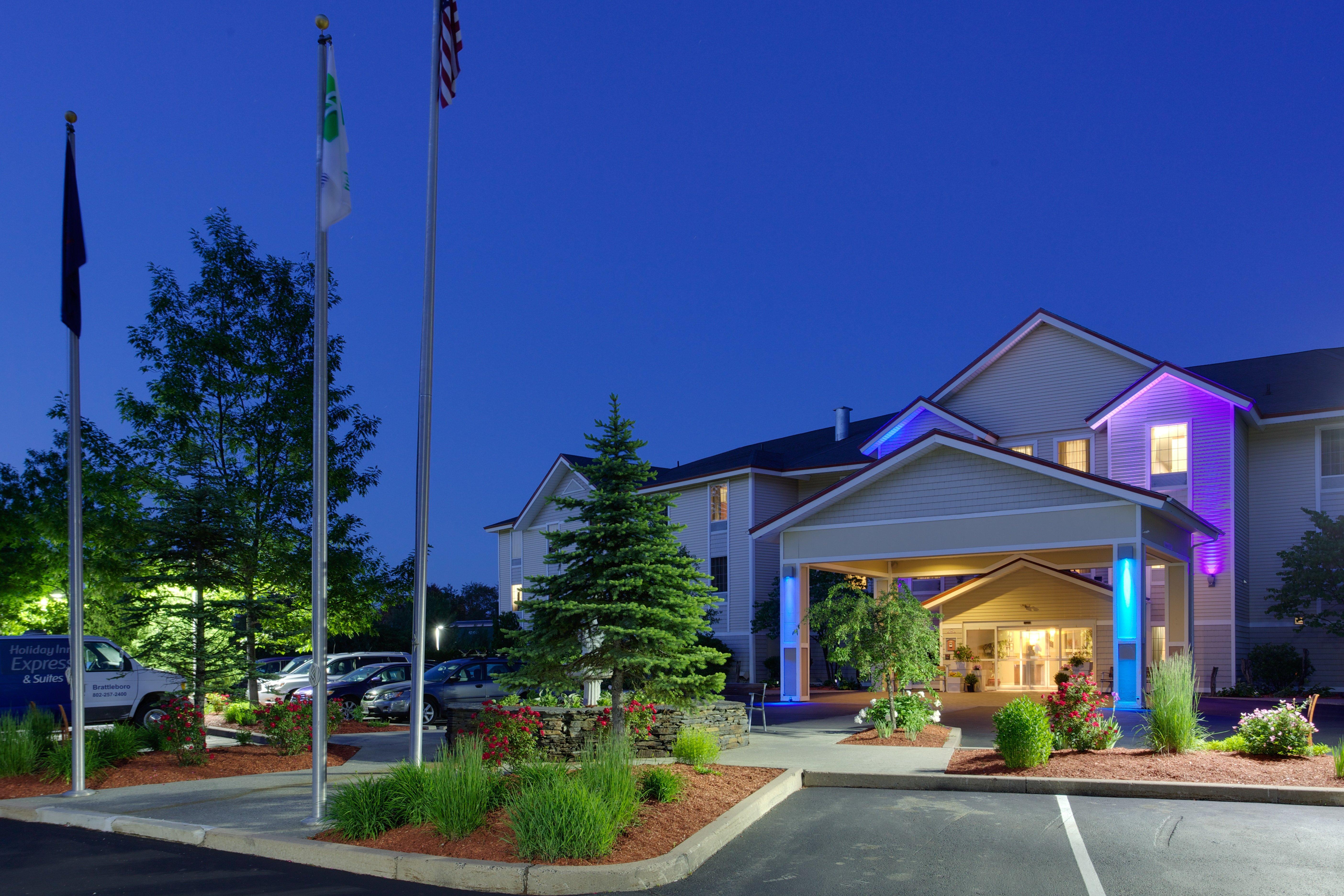 Holiday Inn Express Hotel & Suites Brattleboro By Ihg Екстериор снимка