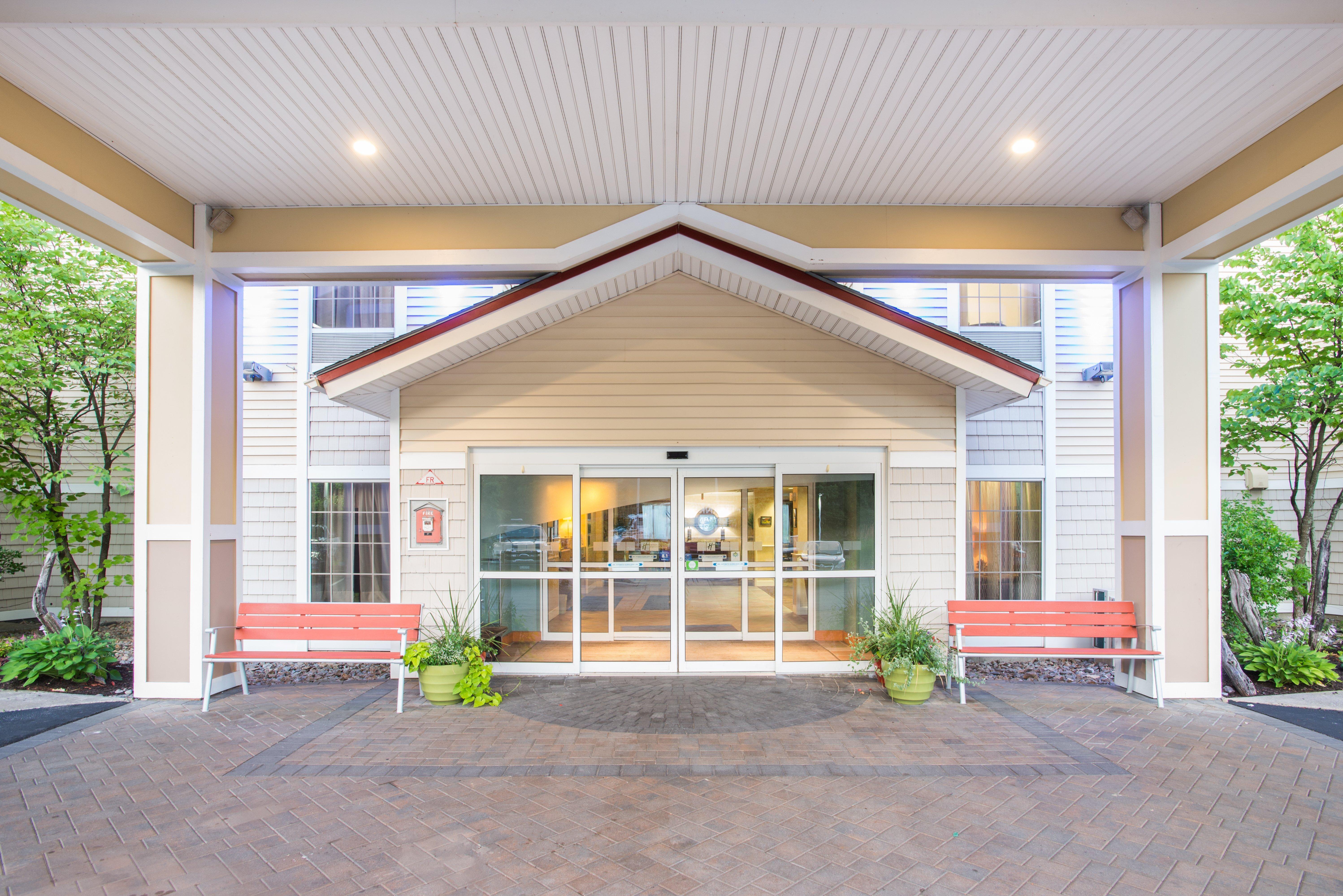 Holiday Inn Express Hotel & Suites Brattleboro By Ihg Екстериор снимка
