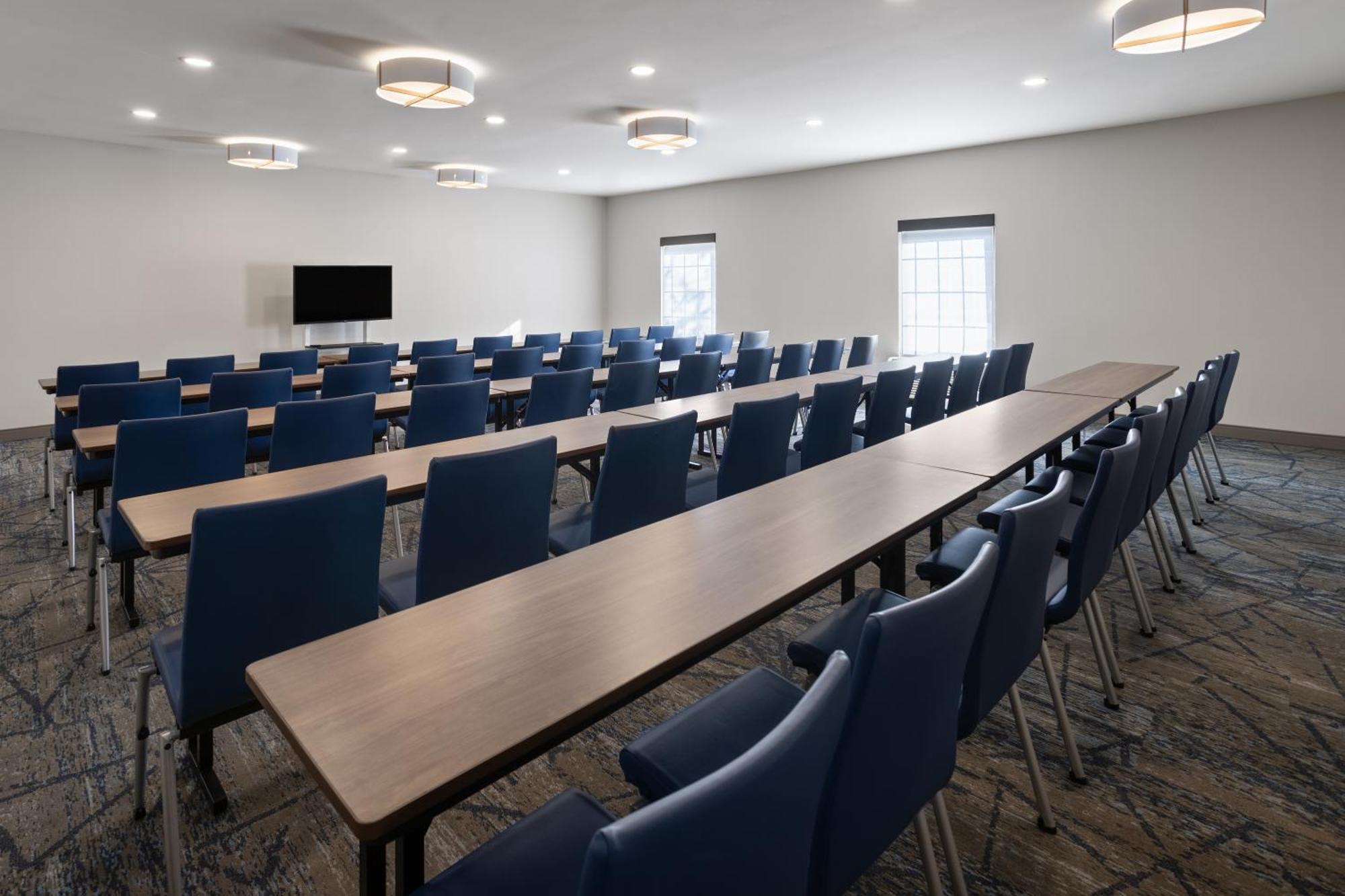 Holiday Inn Express Hotel & Suites Brattleboro By Ihg Екстериор снимка