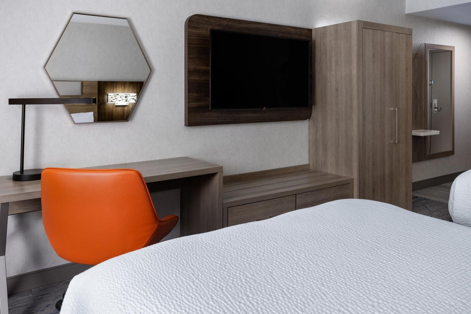 Holiday Inn Express Hotel & Suites Brattleboro By Ihg Екстериор снимка