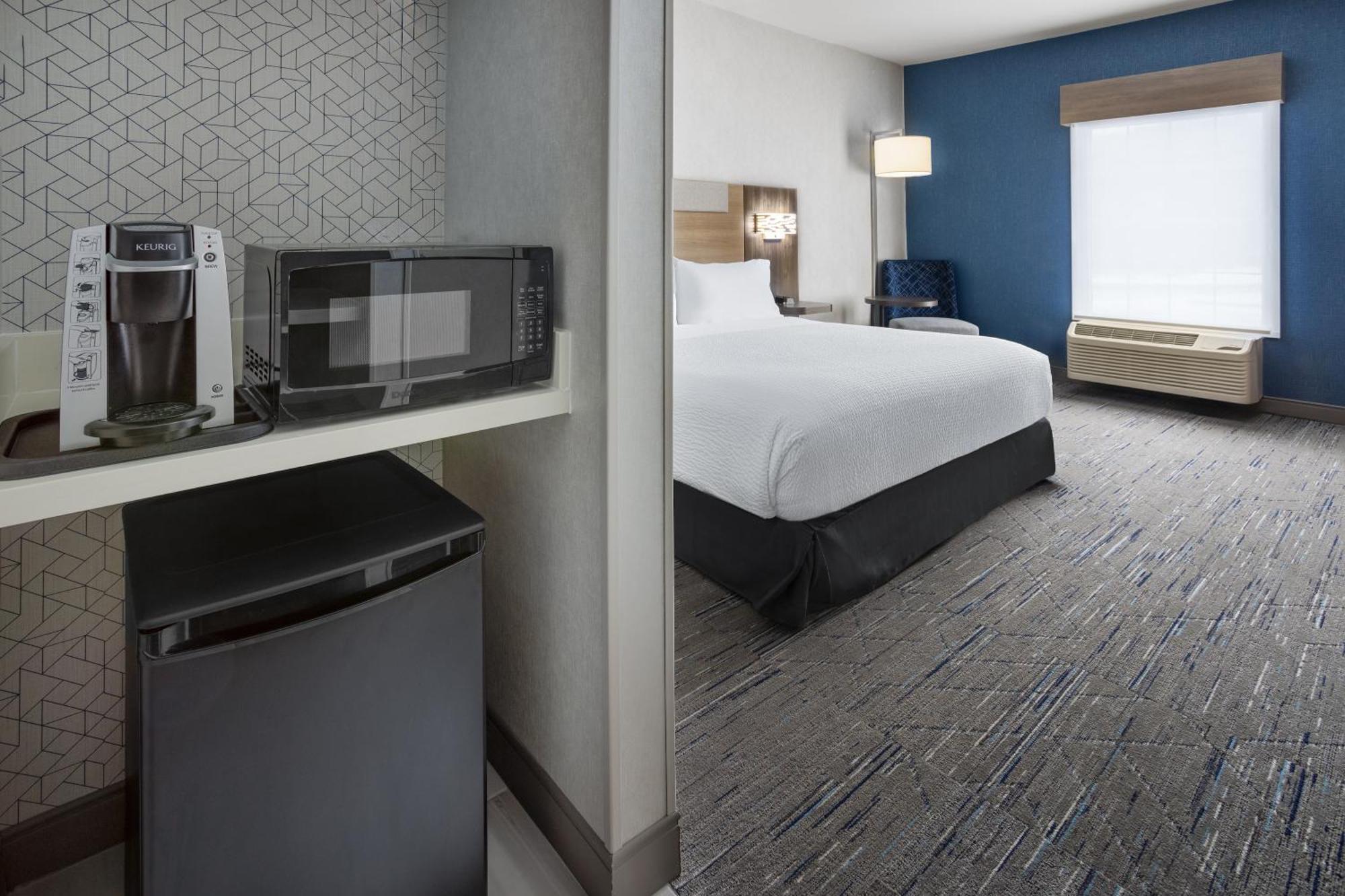 Holiday Inn Express Hotel & Suites Brattleboro By Ihg Екстериор снимка