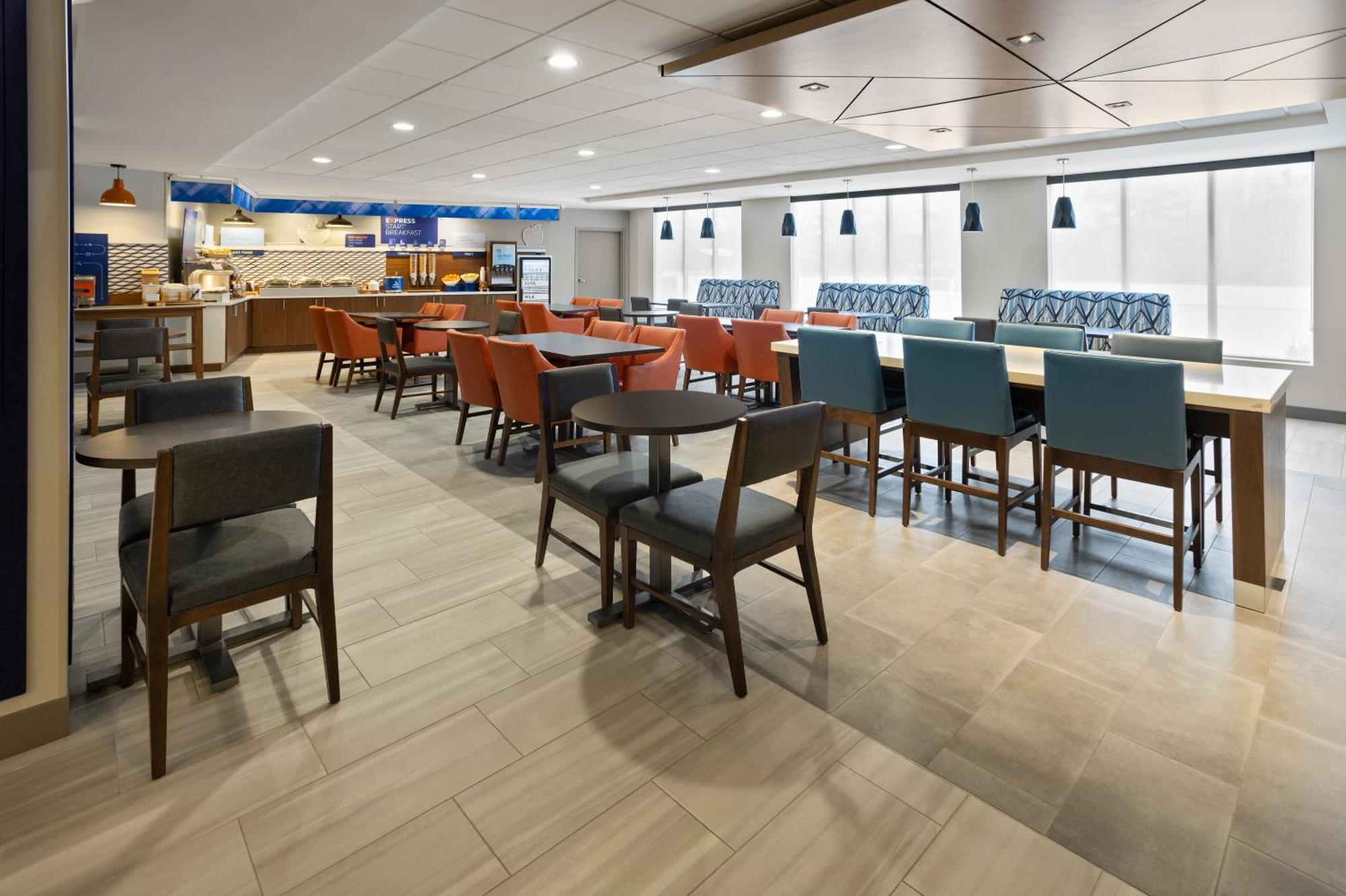 Holiday Inn Express Hotel & Suites Brattleboro By Ihg Екстериор снимка