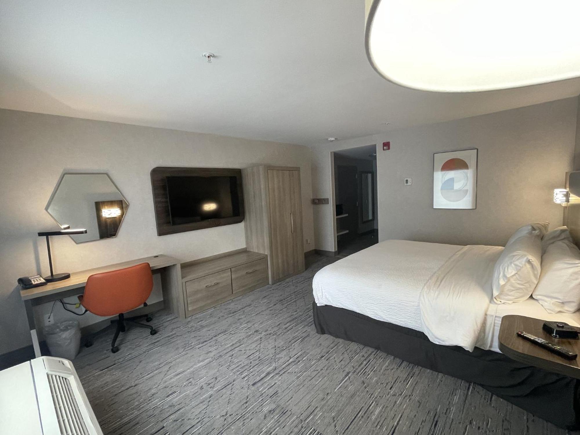 Holiday Inn Express Hotel & Suites Brattleboro By Ihg Екстериор снимка