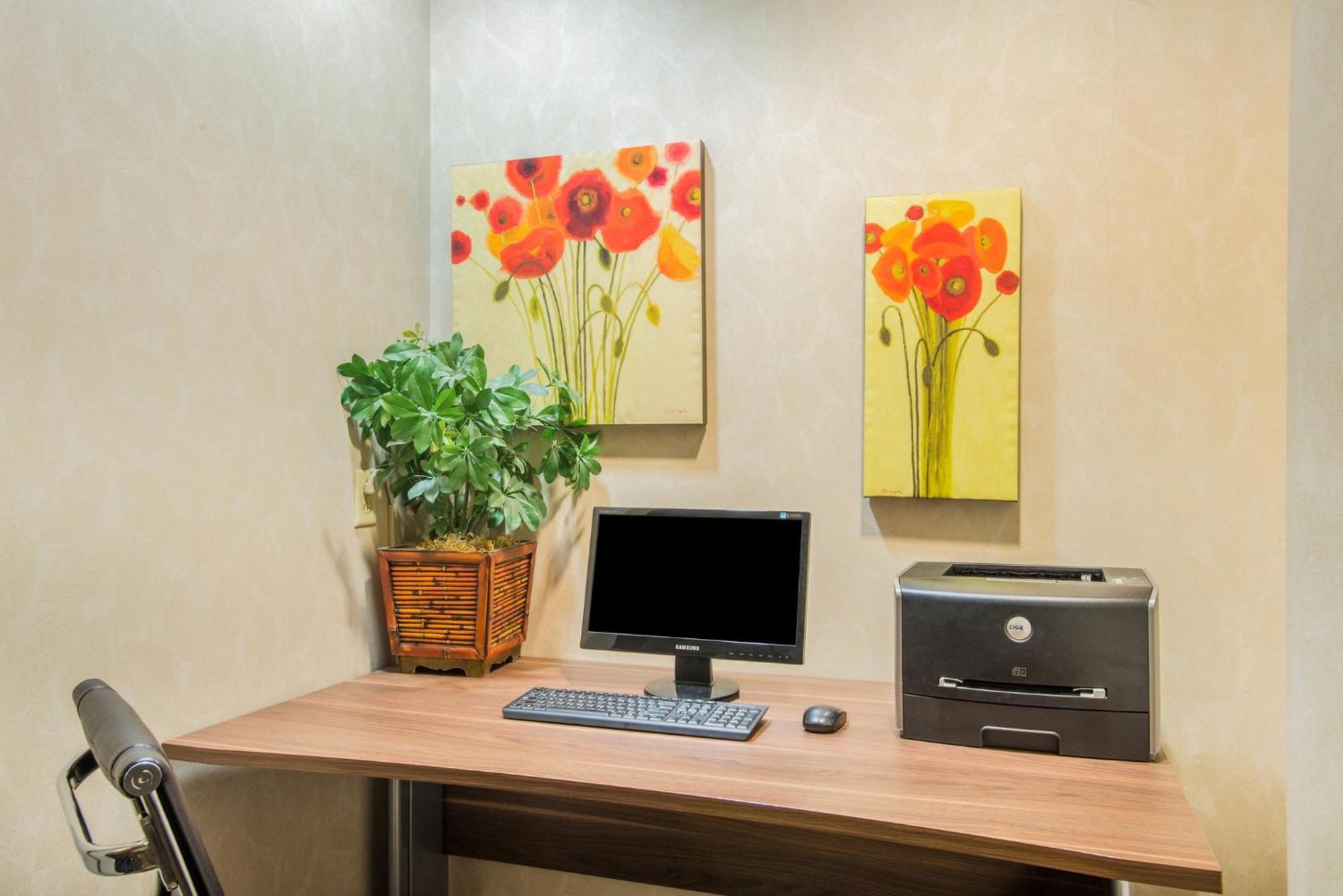 Holiday Inn Express Hotel & Suites Brattleboro By Ihg Екстериор снимка