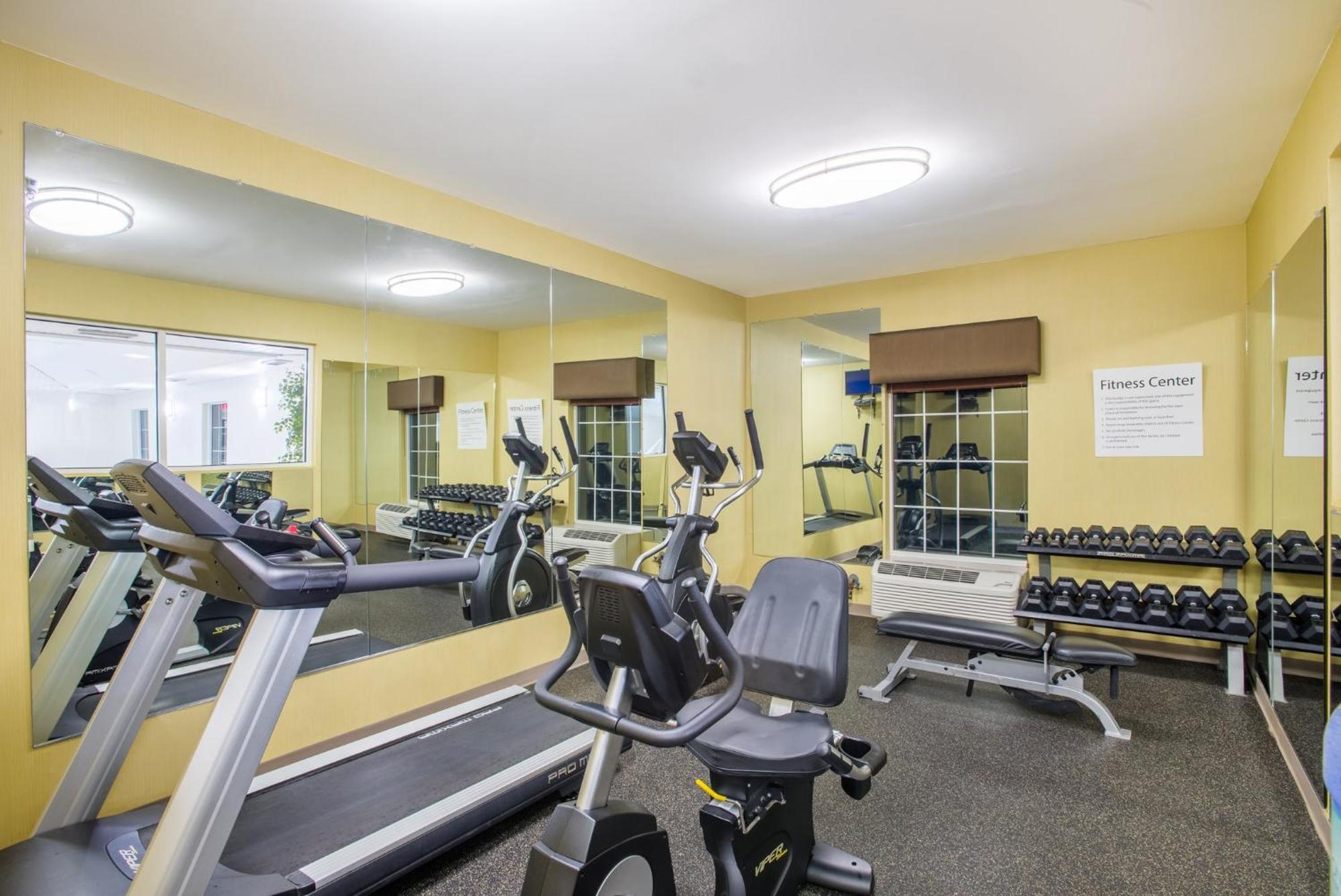 Holiday Inn Express Hotel & Suites Brattleboro By Ihg Екстериор снимка