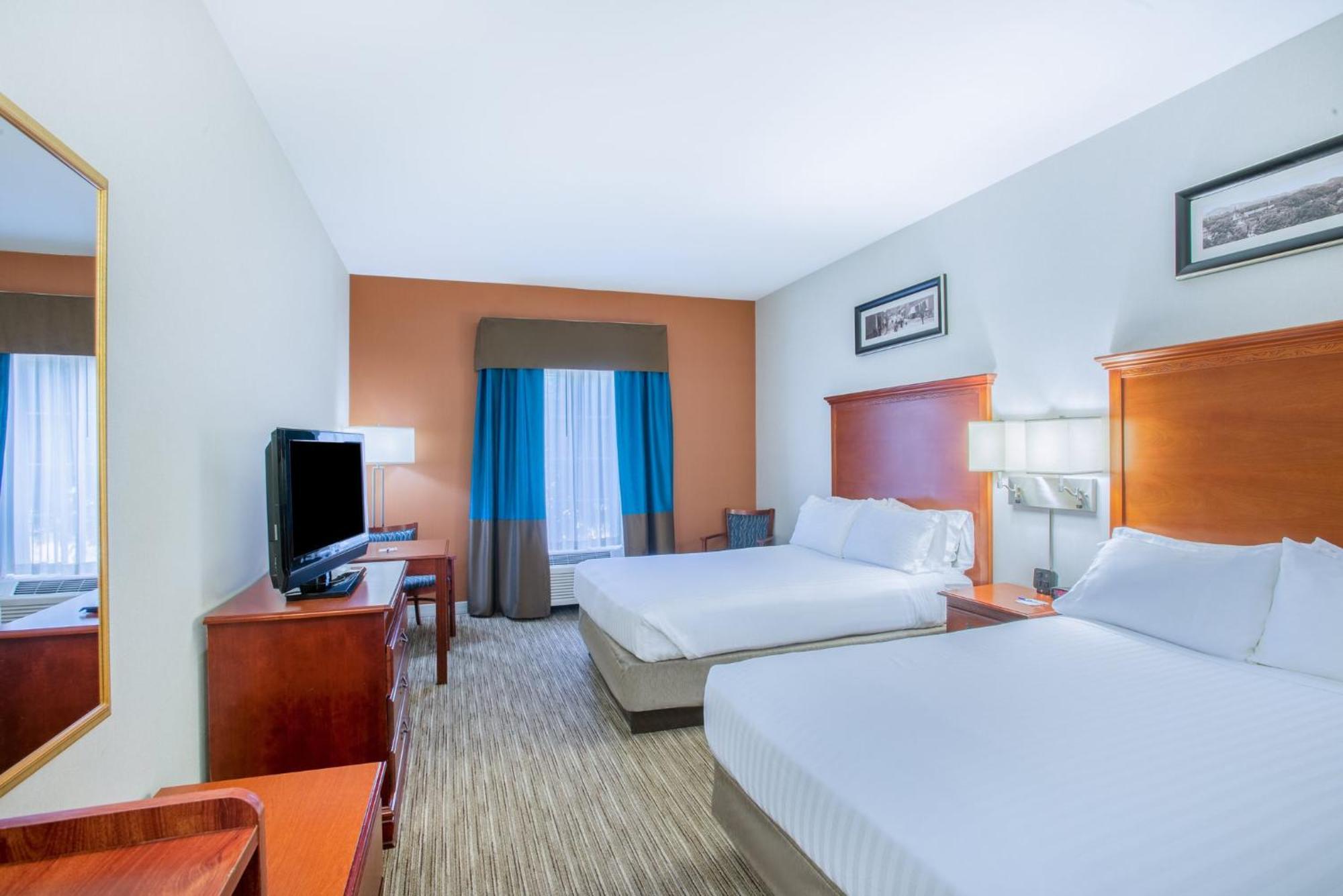 Holiday Inn Express Hotel & Suites Brattleboro By Ihg Екстериор снимка