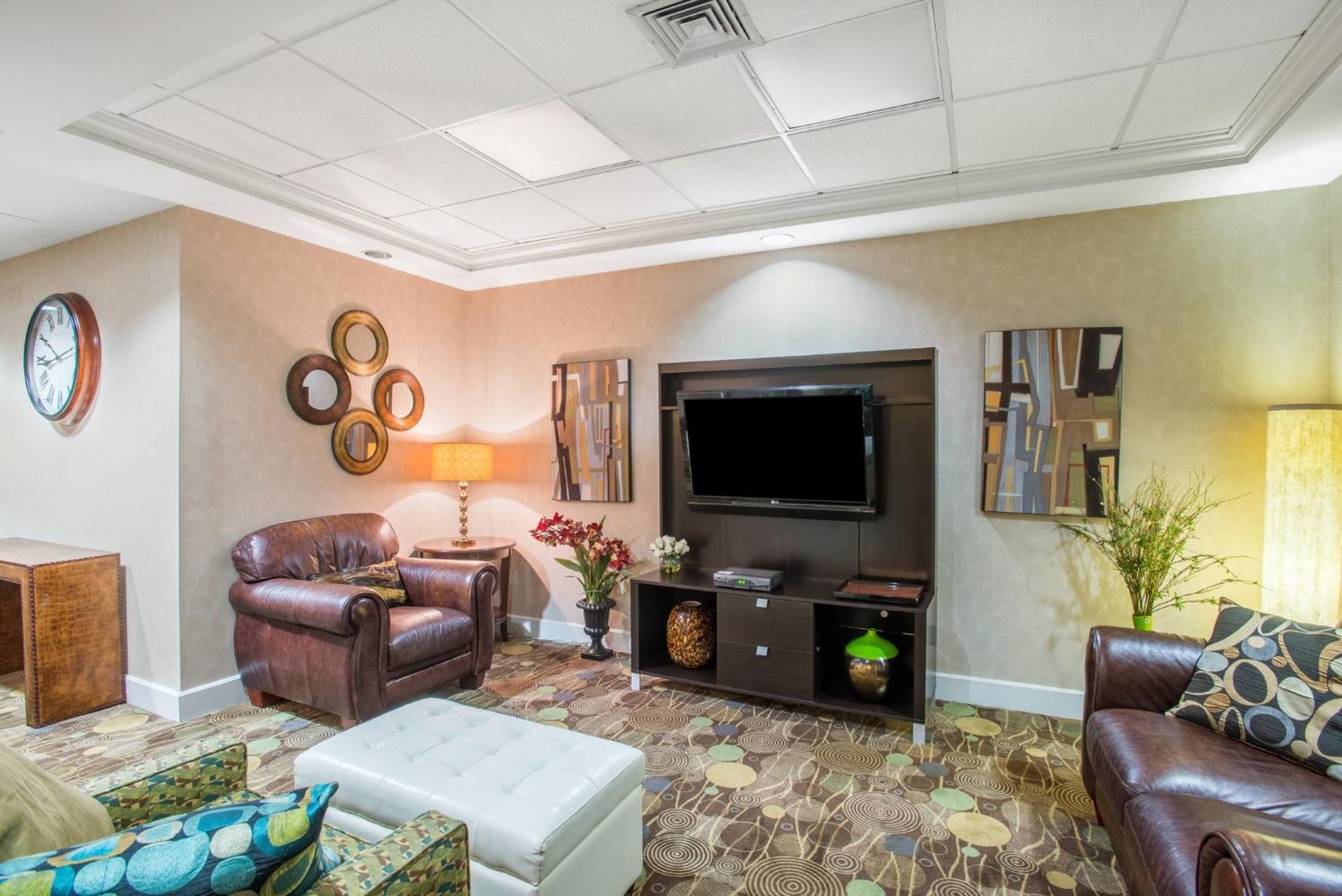 Holiday Inn Express Hotel & Suites Brattleboro By Ihg Екстериор снимка