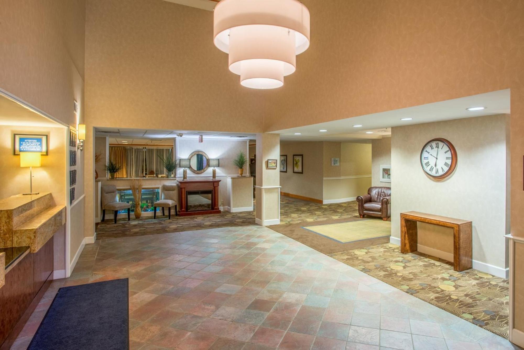 Holiday Inn Express Hotel & Suites Brattleboro By Ihg Екстериор снимка