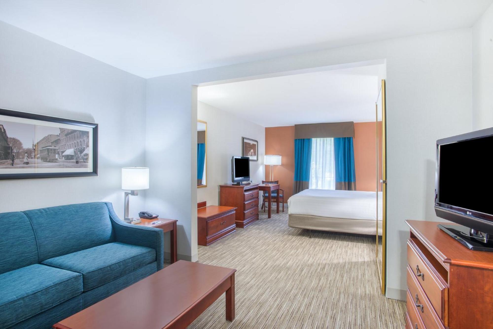 Holiday Inn Express Hotel & Suites Brattleboro By Ihg Екстериор снимка