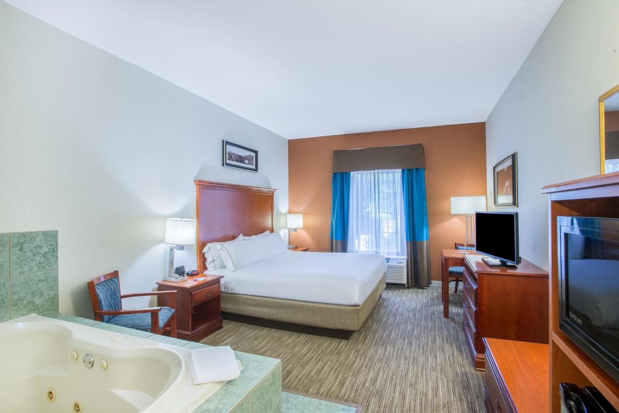 Holiday Inn Express Hotel & Suites Brattleboro By Ihg Екстериор снимка