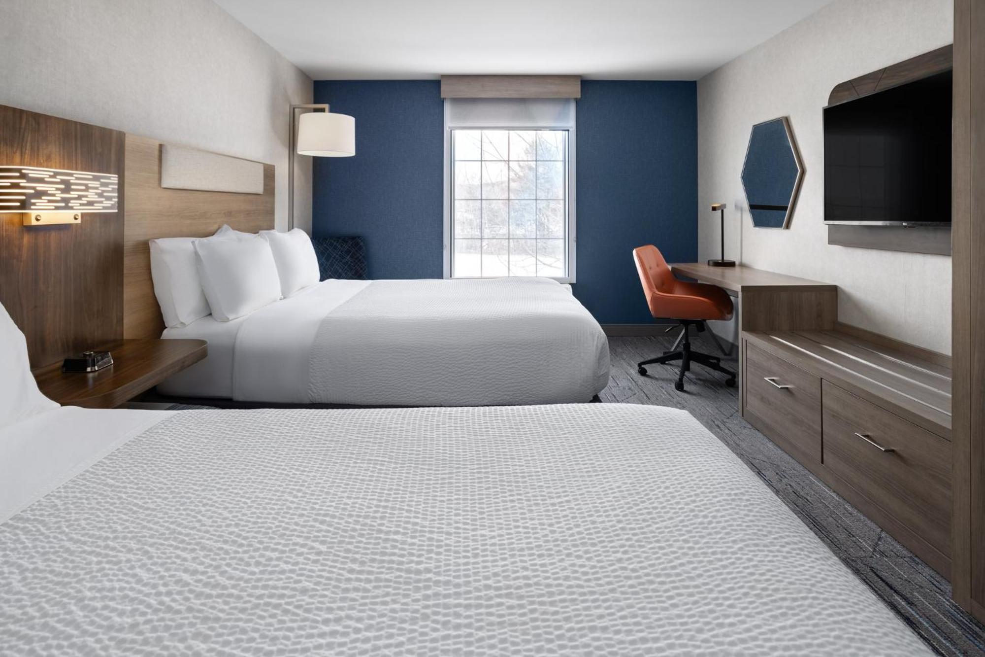 Holiday Inn Express Hotel & Suites Brattleboro By Ihg Екстериор снимка