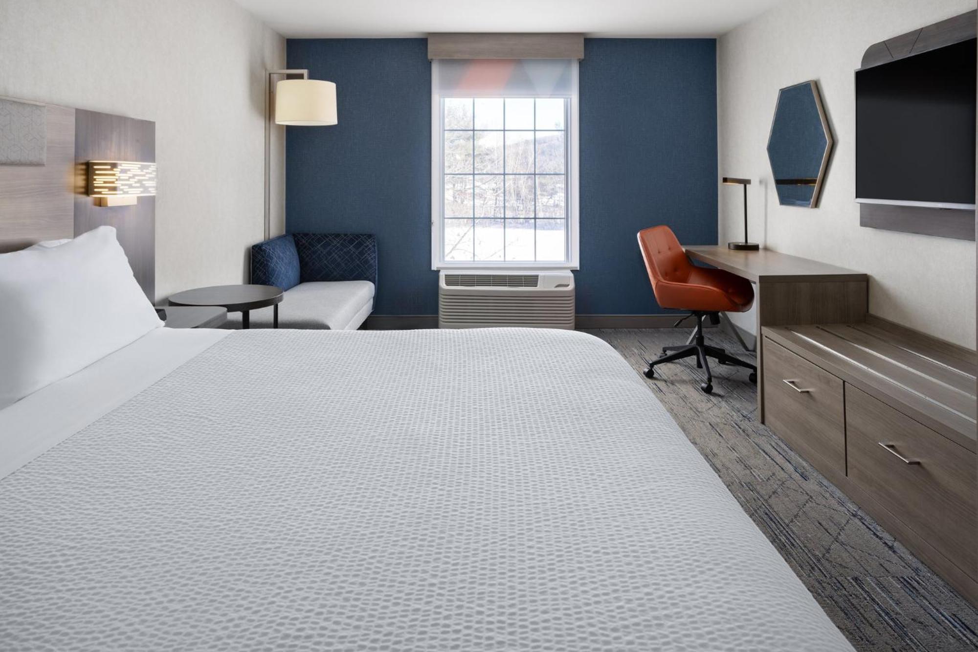 Holiday Inn Express Hotel & Suites Brattleboro By Ihg Екстериор снимка
