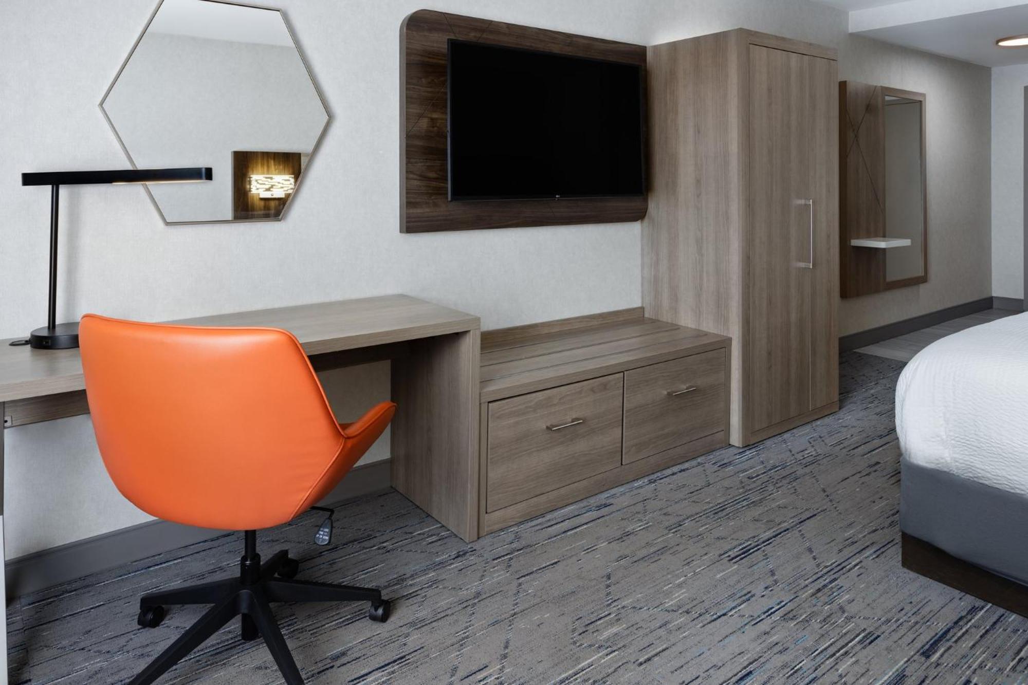 Holiday Inn Express Hotel & Suites Brattleboro By Ihg Екстериор снимка